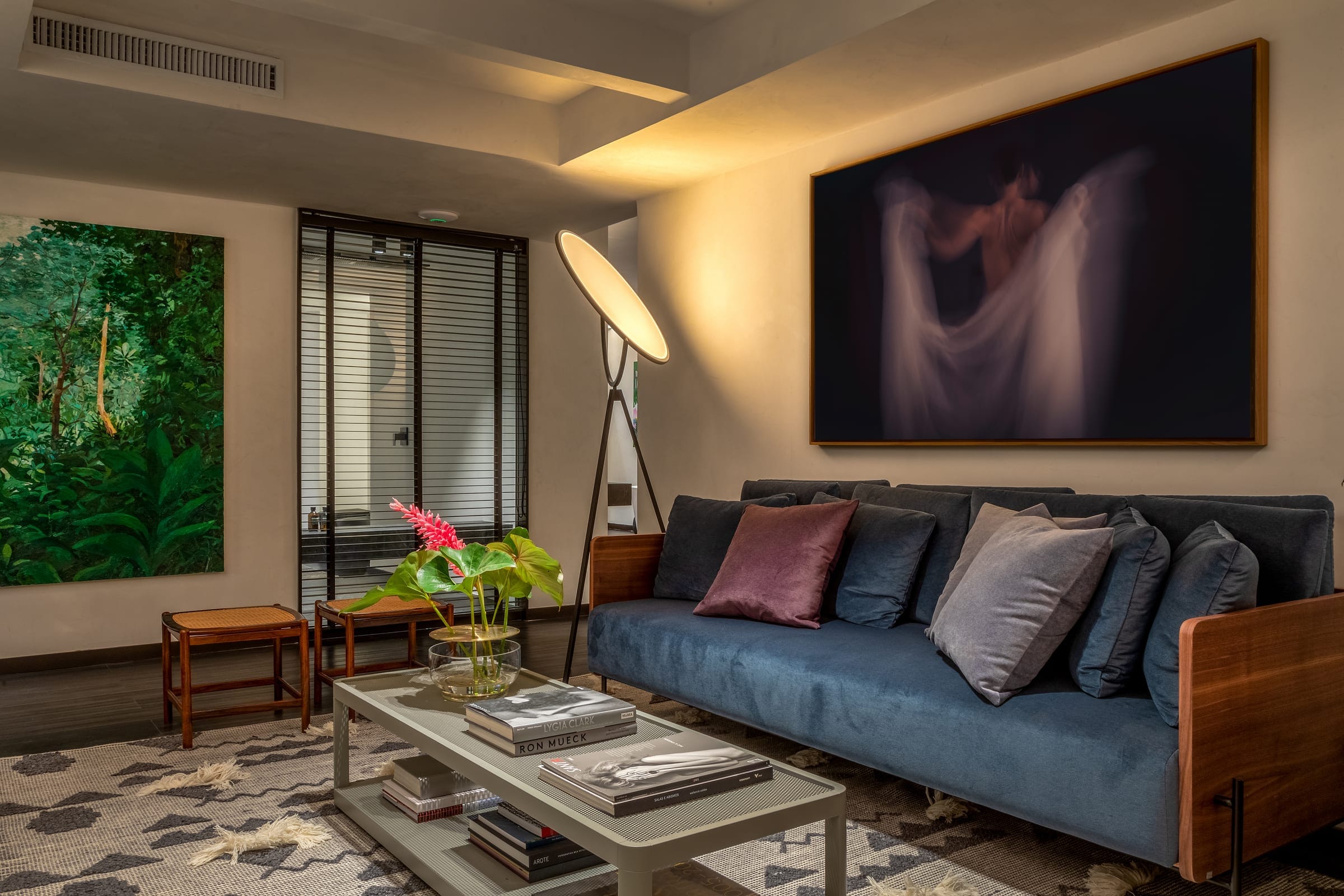 Véu da Noite_Horizontal, by Aline Loura, in a furnished room